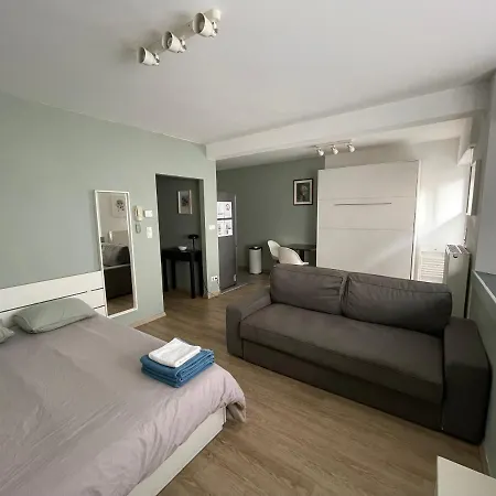 Close From Train Station And Shops *