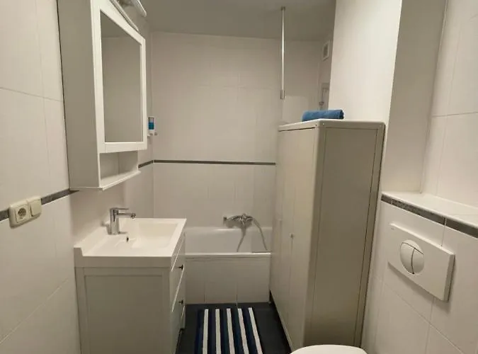 Apartment Close From Train Station And Shops *