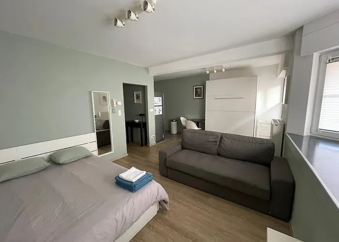 Close From Train Station And Shops *