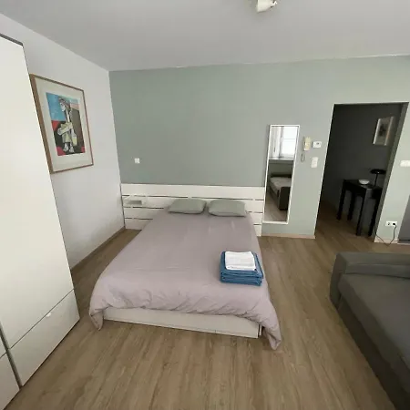 Apartment Close From Train Station And Shops